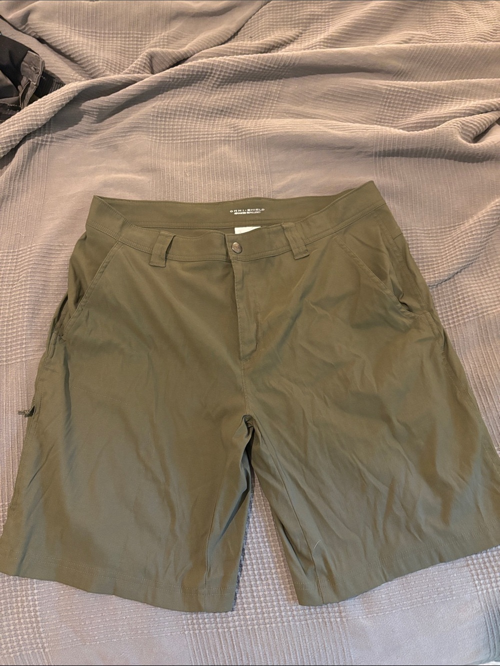 Columbia Men's Olive Green Flat-Front Outdoor Shorts